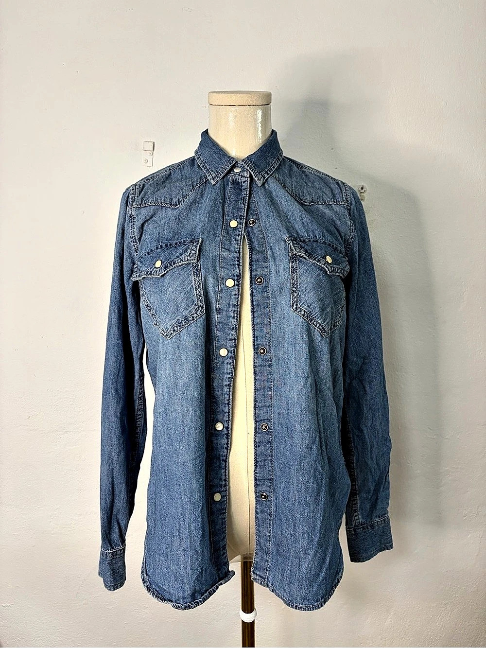 GAP Denim Western Shirt Blue Button Down Size Small